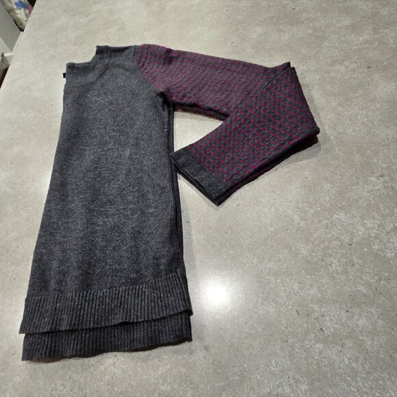 RW & Co. Women's Knit Long Sleeves Top w/Dots - Charcoal Grey/Red - Sze Medium - Picture 5 of 12